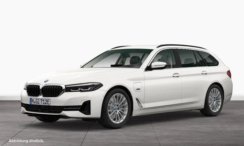 Mineralweiß Gebraucht 2022 BMW 530e Sport Line Kombi | 27.490 € (Guter Preis) - Bild 1/3