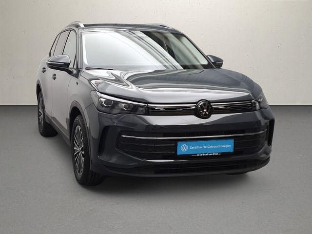 Neu VW Tiguan 150 PS (110 kW) 2025 Delfingrau metallic SUV