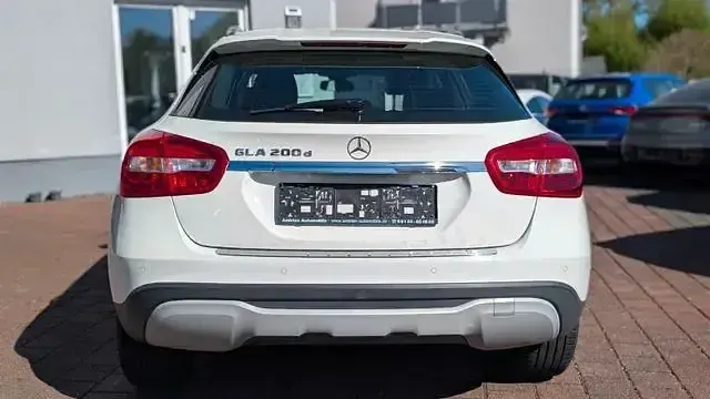 Gebraucht Mercedes GLA200 136 PS (100 kW) 2017 Weiß SUV