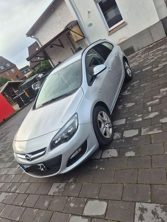 Silber Gebraucht 2015 Opel Astra Edition Kombi | 4.400 € (Guter Preis) - Bild 1/4