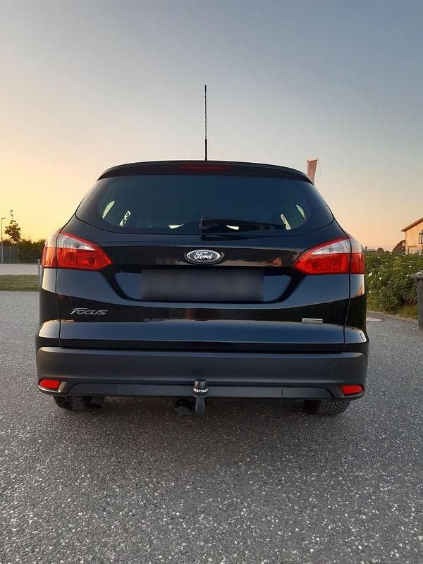 Gebraucht Ford Focus Ambiente 101 PS (74 kW) 2014 Schwarz Kombi