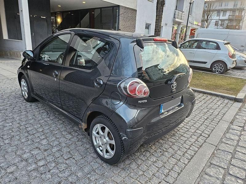 Gebraucht Toyota Aygo 68 PS (50 kW) 2009 Grau Kleinwagen