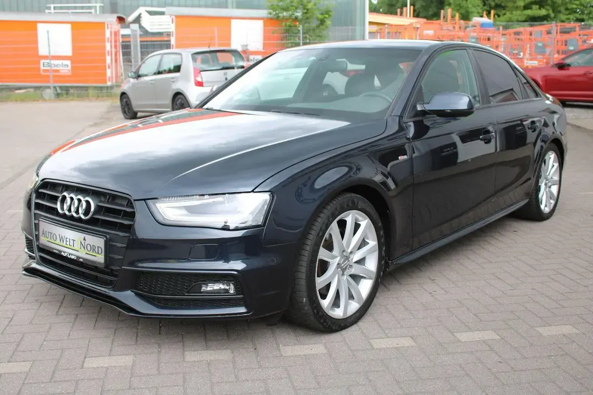 Gebraucht Audi A4 S-Line 177 PS (130 kW) 2012 Blau Limousine