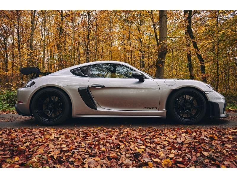 Grau Gebraucht 2023 Porsche Cayman GT4 Coupé | 183.890 € - Bild 1/4