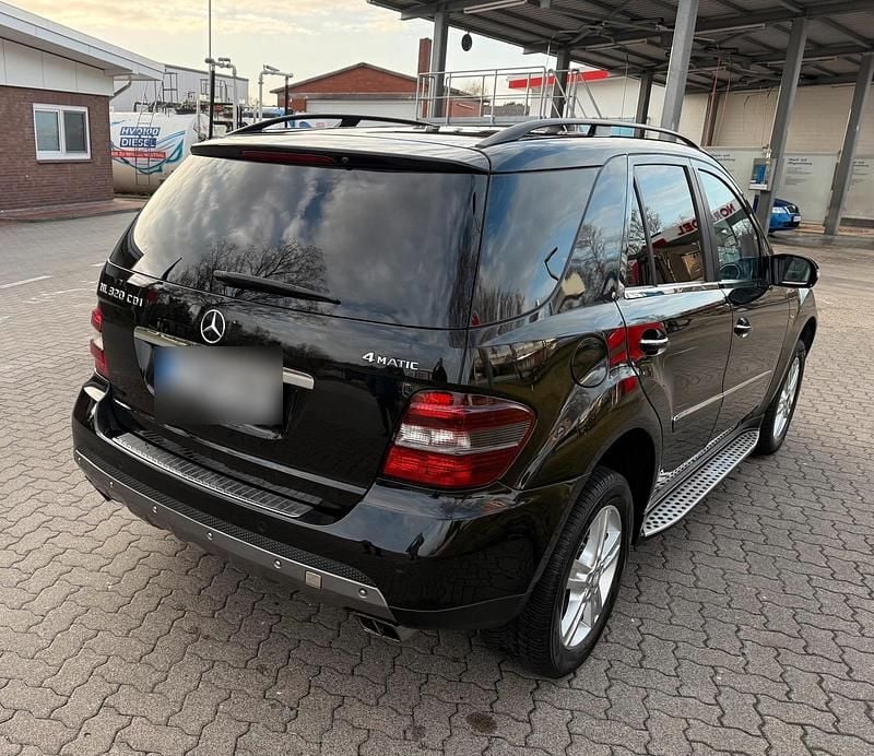 Gebraucht Mercedes ML320 224 PS (164 kW) 2009 Schwarz SUV