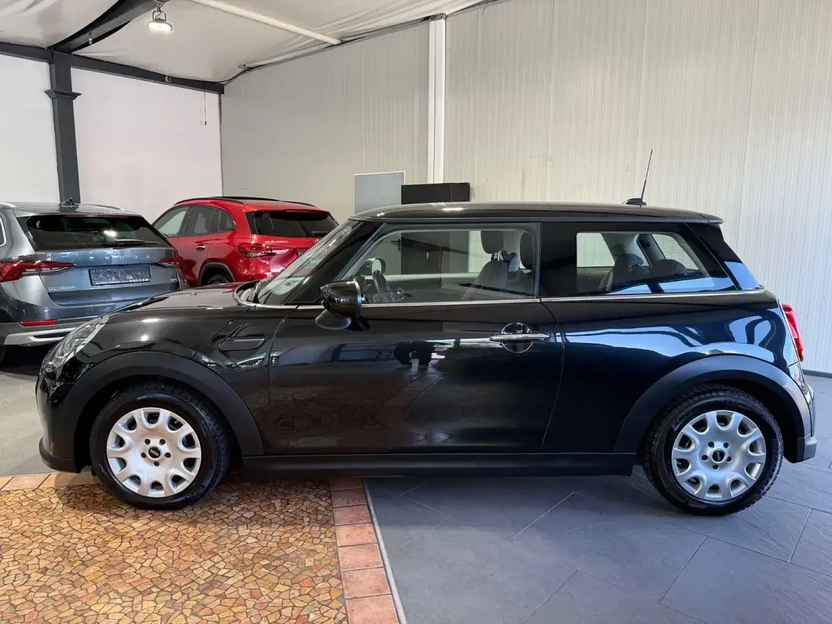 Gebraucht Mini ONE Essential 102 PS (75 kW) 2022 Schwarz Kleinwagen