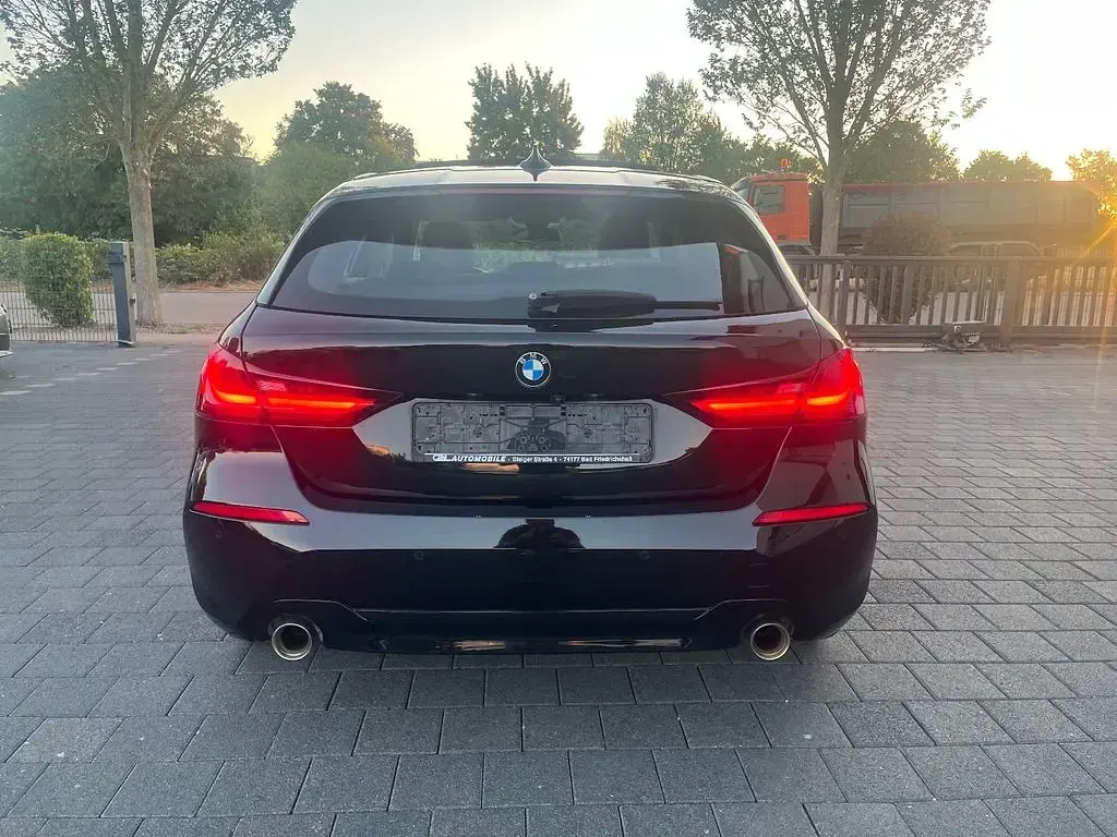 Gebraucht BMW 120 Performance 178 PS (130 kW) 2022 Schwarz Limousine