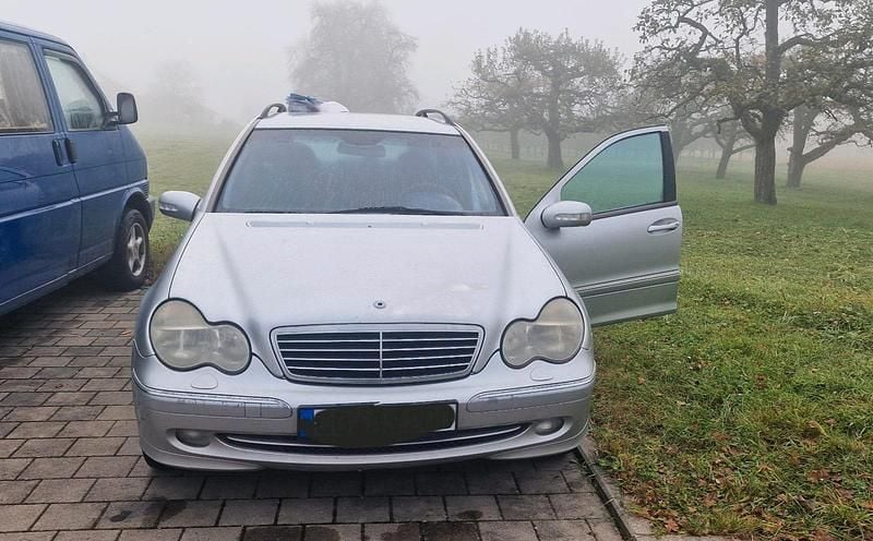 Grau Gebraucht 2002 Mercedes C220 Kombi | 1.000 € - Bild 1/4