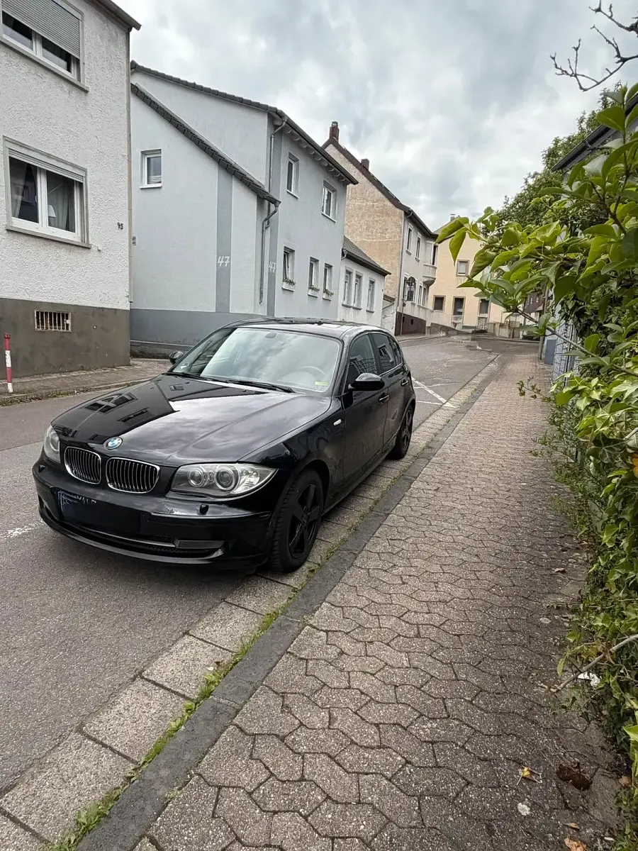 Gebraucht BMW 116 122 PS (89 kW) 2008 Schwarz Kleinwagen