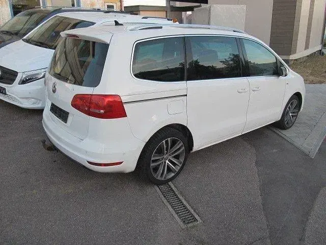 Second-hand VW Sharan 177 CP (130 kW) 2014 Alb Monovolum