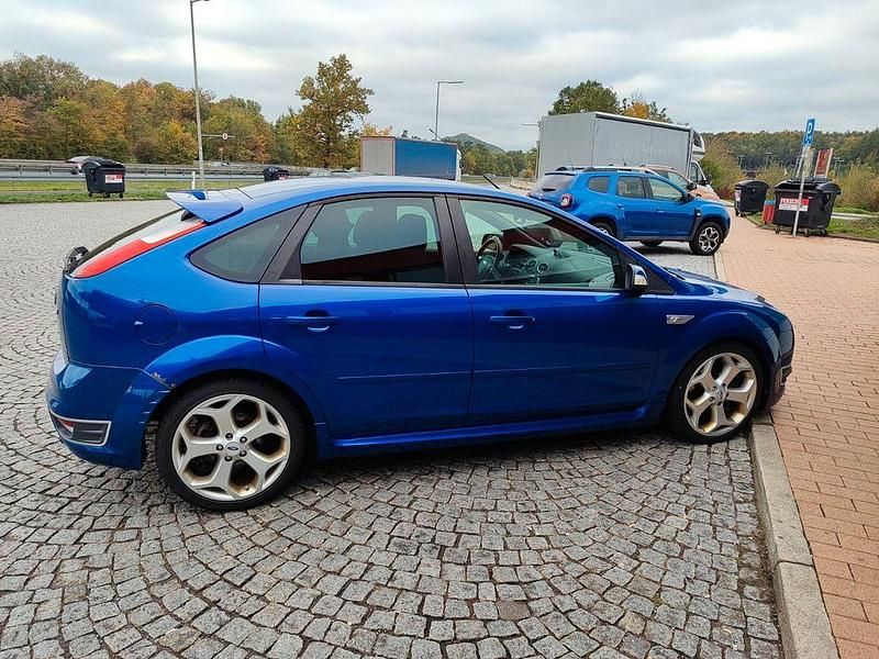 Blau Gebraucht 2007 Ford Focus ST Limousine | 3.900 € (Superpreis) - Bild 1/2