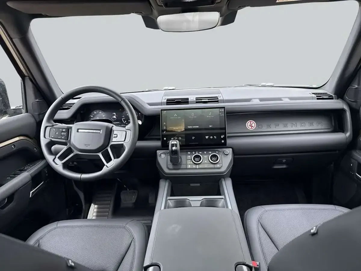 Gebraucht Land Rover Defender SE Dynamic 249 PS (183 kW) 2026 Gondwana stone metallic SUV