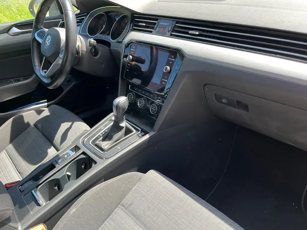 Gebraucht VW Passat Business 150 PS (110 kW) 2020 Grau Kombi