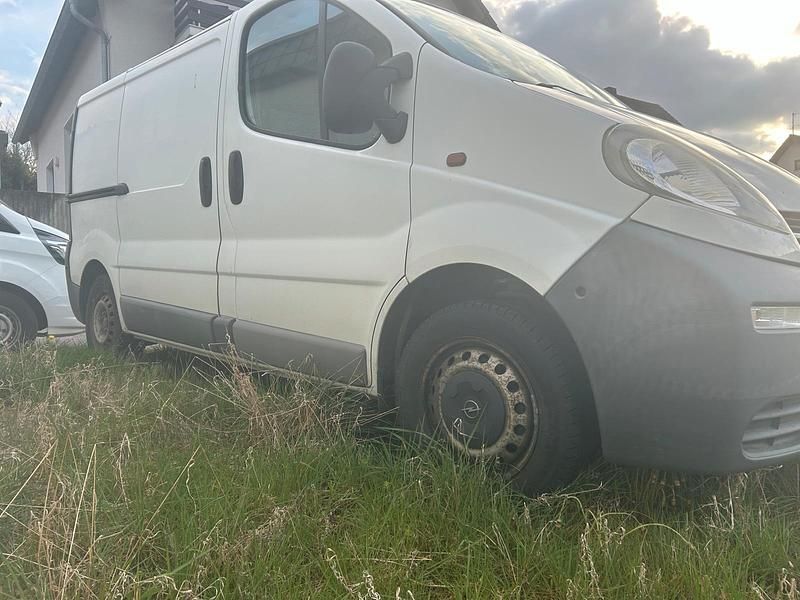 Second-hand Opel Vivaro 101 CP (74 kW) 2006 Alb Monovolum