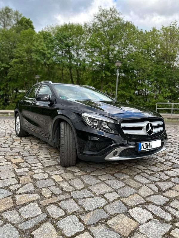 Schwarz Gebraucht 2015 Mercedes GLA220 SUV | 17.000 € (Guter Preis) - Bild 1/4