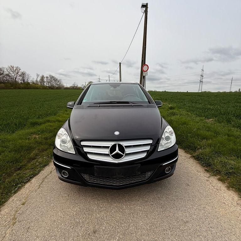 Gebraucht Mercedes B180 116 PS (85 kW) 2011 Schwarz Van / Kleinbus