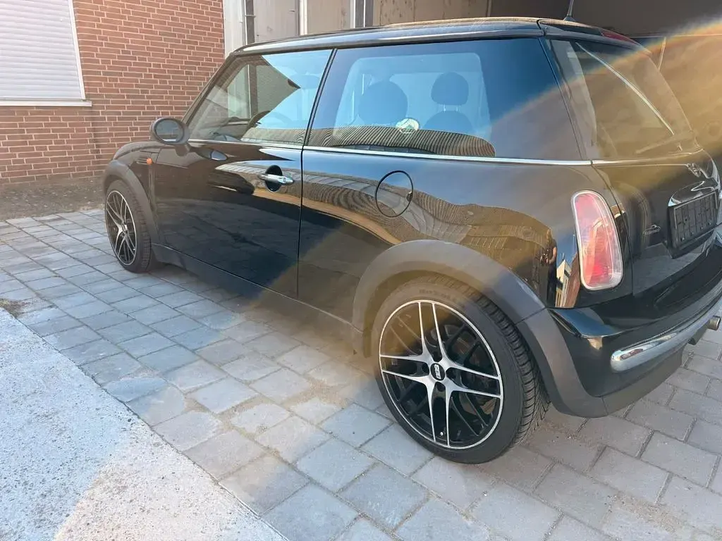 Second-hand Mini ONE 90 CP (66 kW) 2004 Negru Hatchback