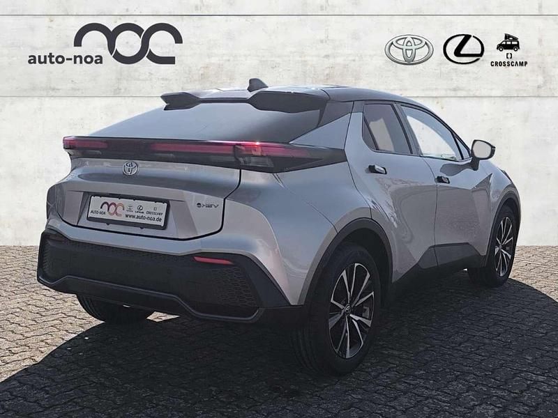 Gebraucht Toyota C-HR Team 140 PS (102 kW) 2024 Silver metallic (1l0)/ black ( SUV