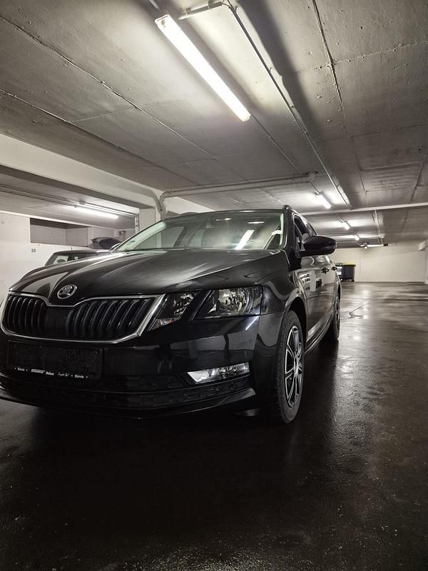 Schwarz Gebraucht 2020 Skoda Octavia Ambition Kombi | 21.000 € (Guter Preis) - Bild 1/4