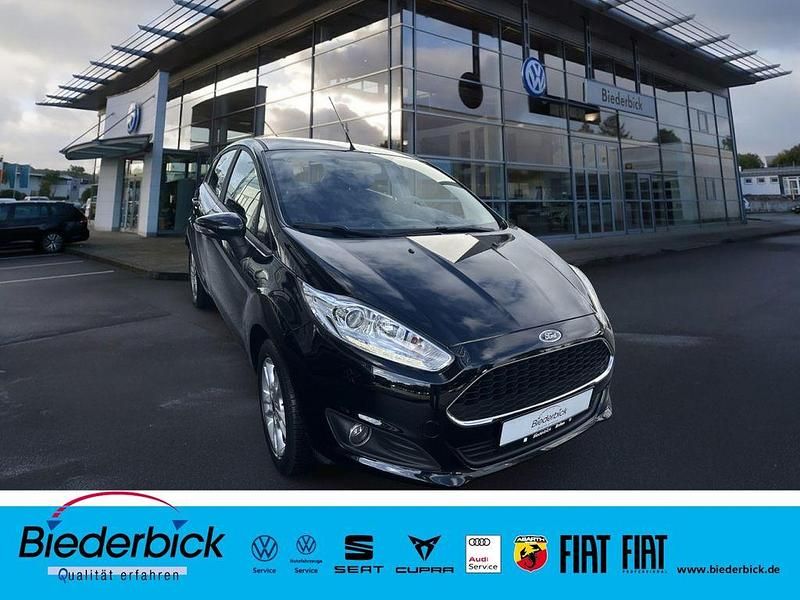 Braun (metallic) Gebraucht 2016 Ford Fiesta Trend Kleinwagen | 6.990 € (Fairer Preis) - Bild 1/4