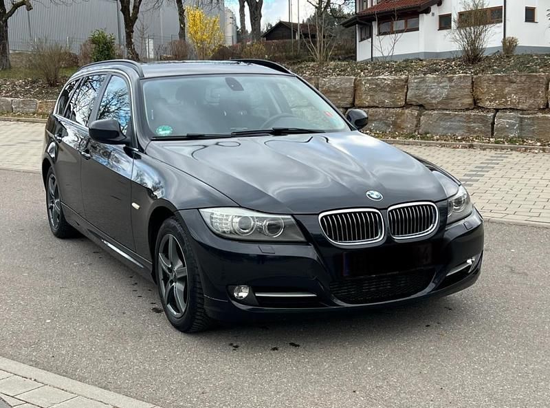 Gebraucht BMW 320 184 PS (135 kW) 2012 Schwarz Kombi