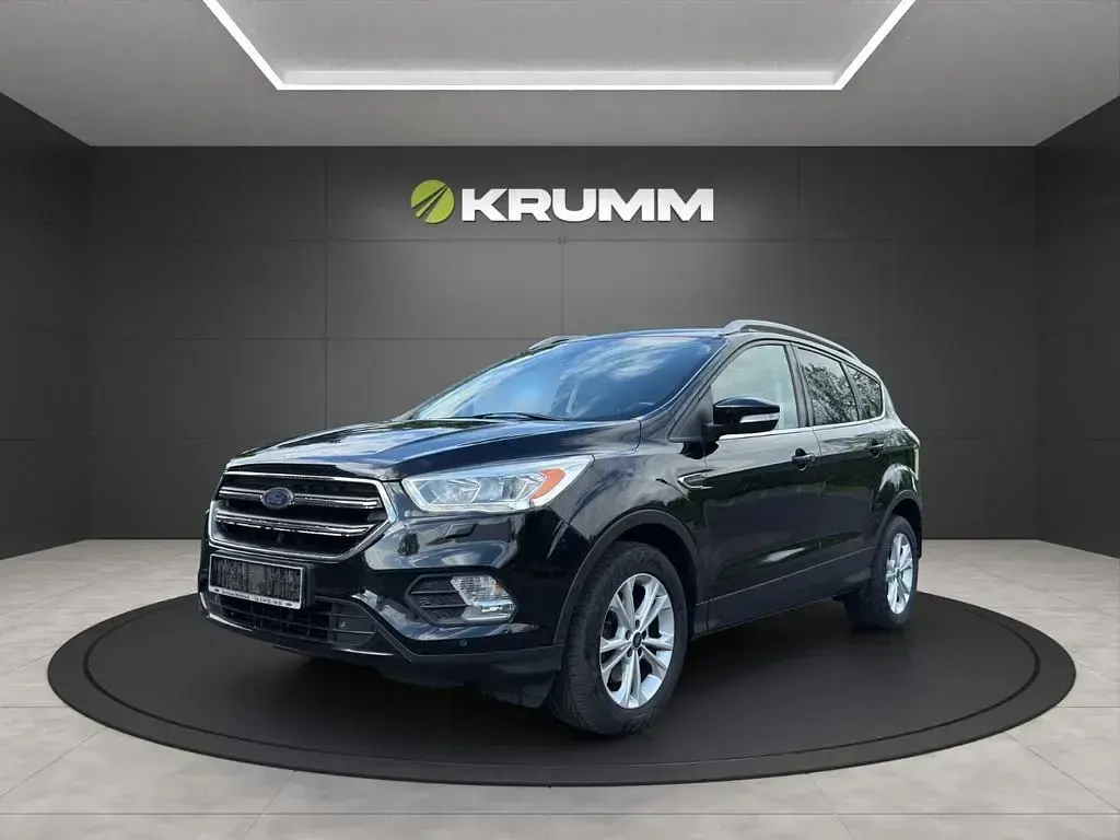 Usado Ford Kuga Titanium 150 HP (110 kW) 2017 Preto SUV