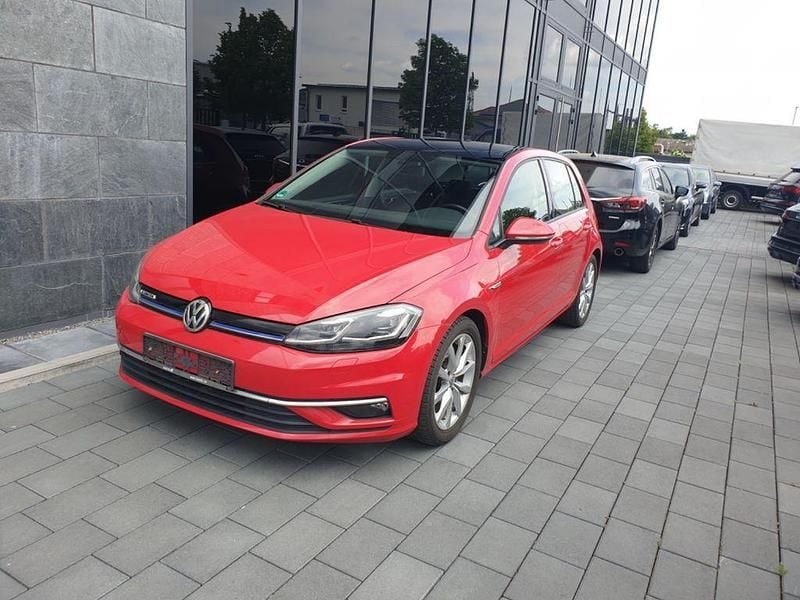 Rot Gebraucht 2019 VW Golf VII Highline Limousine | 17.500 € (Guter Preis) - Bild 1/4
