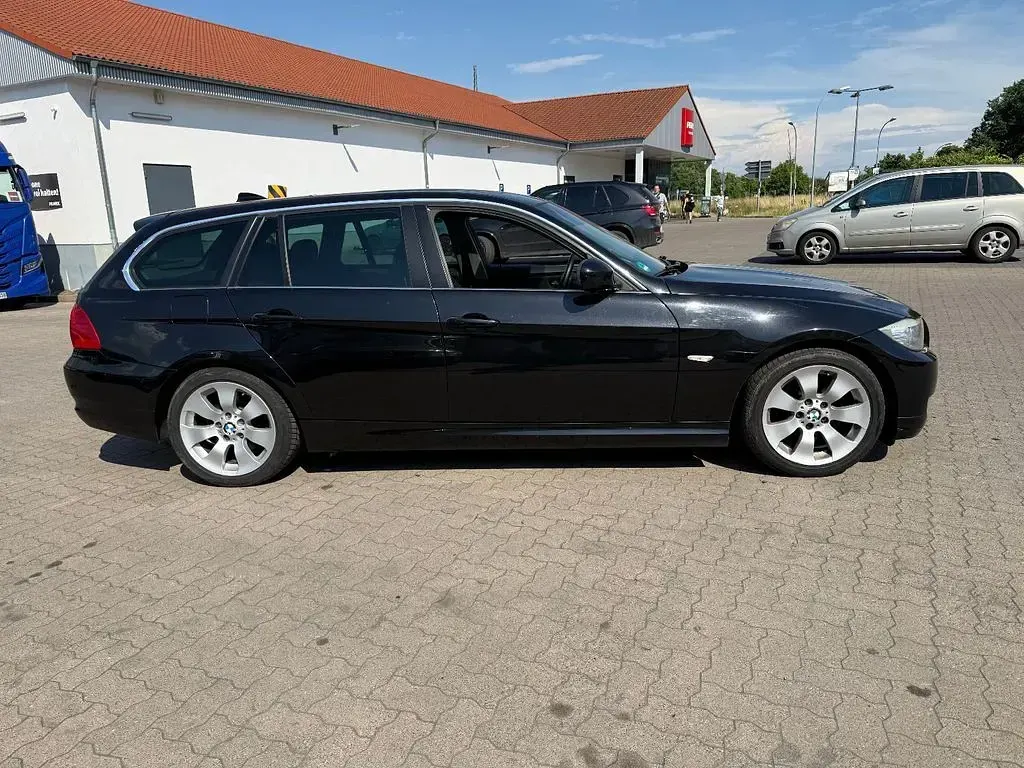 Gebraucht BMW 320 Exclusive 170 PS (125 kW) 2011 Schwarz Kombi