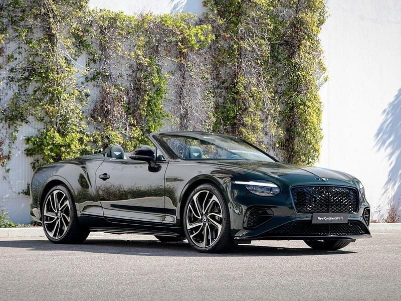 Neu Bentley Continental 680 PS (500 kW) 2026 Grün Cabrio