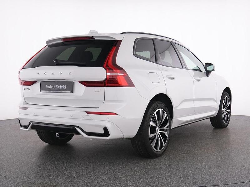 Gebraucht Volvo XC60 R-Design 400 PS (294 kW) 2023 Weiß crystal white / metallic SUV