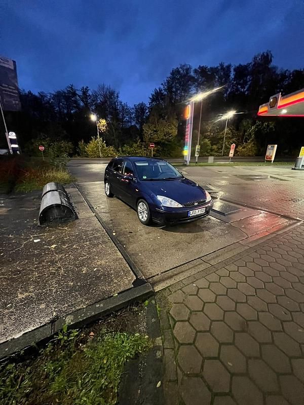 Blau Gebraucht 2005 Ford Focus Kleinwagen | 1.600 € (Teuer) - Bild 1/4