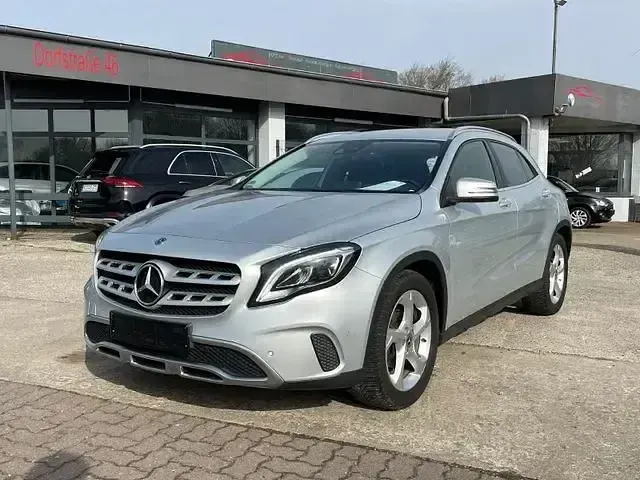 Gebraucht Mercedes GLA180 122 PS (89 kW) 2018 Silber SUV