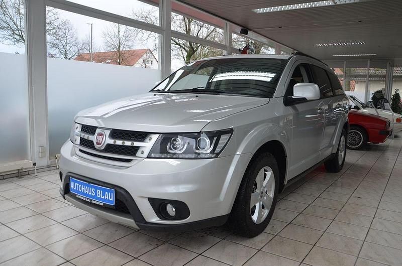 Silber Gebraucht 2012 Fiat Freemont Urban SUV | 6.290 € (Superpreis) - Bild 1/4