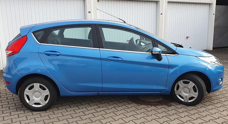 Gebraucht Ford Fiesta Titanium 95 PS (69 kW) 2011 Blau Kleinwagen