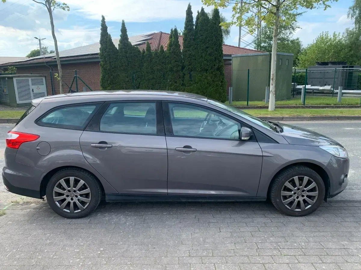 Gebraucht Ford Focus 105 PS (77 kW) 2012 Braun Kombi