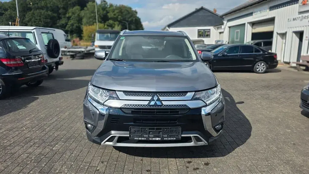 Gebraucht Mitsubishi Outlander Diamant Edition 150 PS (110 kW) 2018 Grau SUV