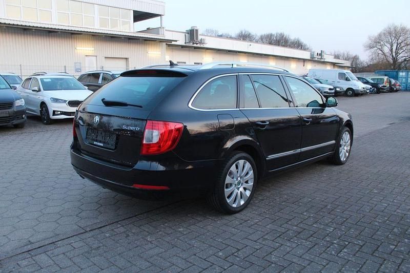 Gebraucht Skoda Superb Elegance 170 PS (125 kW) 2012 Schwarz Kombi