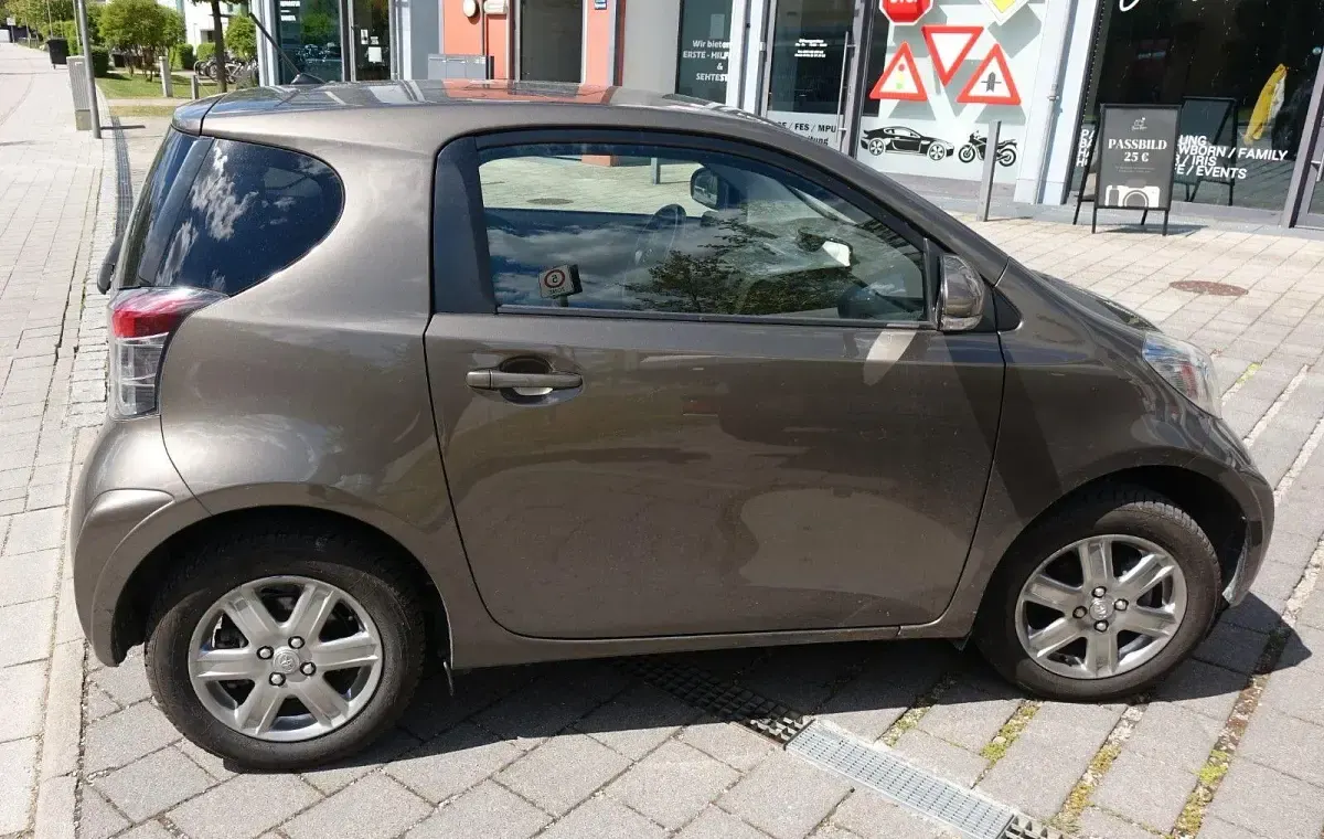 Gebraucht Toyota iQ 68 PS (50 kW) 2010 Braun Kleinwagen