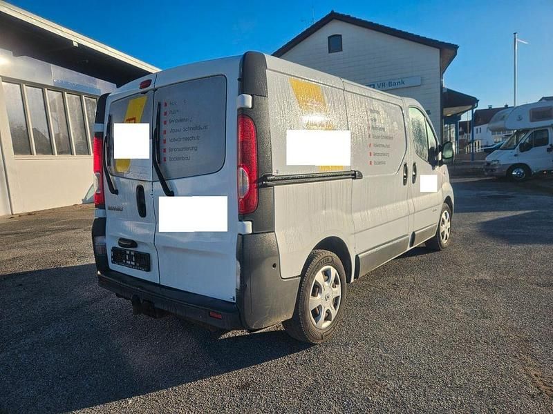 Gebraucht Renault Trafic 114 PS (83 kW) 2011 Weiß Van / Kleinbus