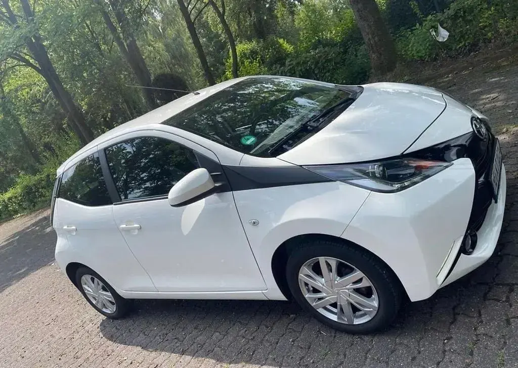 Gebraucht Toyota Aygo 69 PS (50 kW) 2017 Weiß Kleinwagen