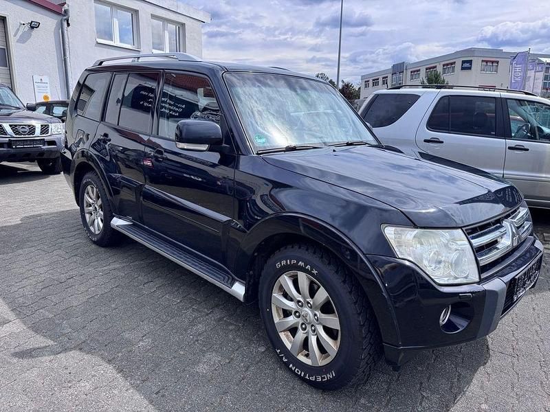 Schwarz Gebraucht 2011 Mitsubishi Pajero Instyle SUV | 8.999 € (Etwas zu teuer) - Bild 1/4