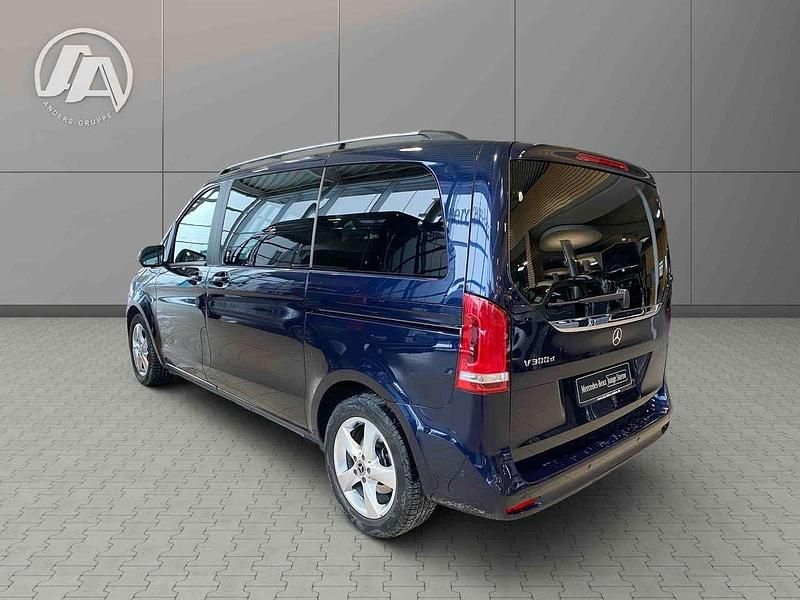Gebraucht Mercedes V300 237 PS (174 kW) 2021 Cavansitblau Van / Kleinbus