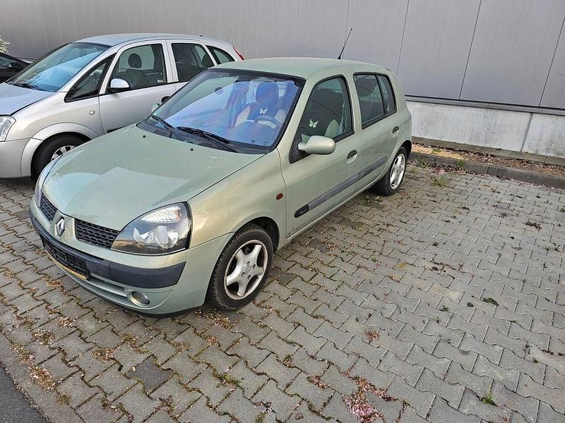 Second-hand Renault Clio II 75 CP (55 kW) 2001 Bej Berlinǎ