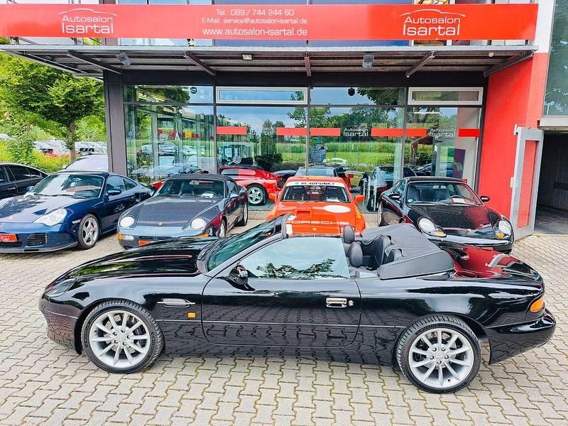 Schwarz (bowland black) Gebraucht 2002 Aston Martin DB7 Cabrio | 69.500 € - Bild 1/4
