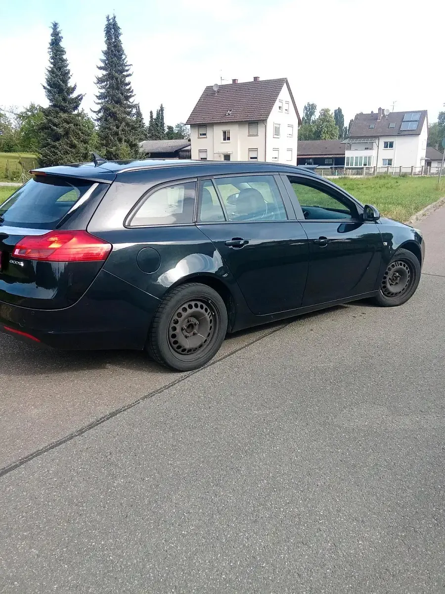 Gebraucht Opel Insignia 130 PS (95 kW) 2010 Schwarz Kombi