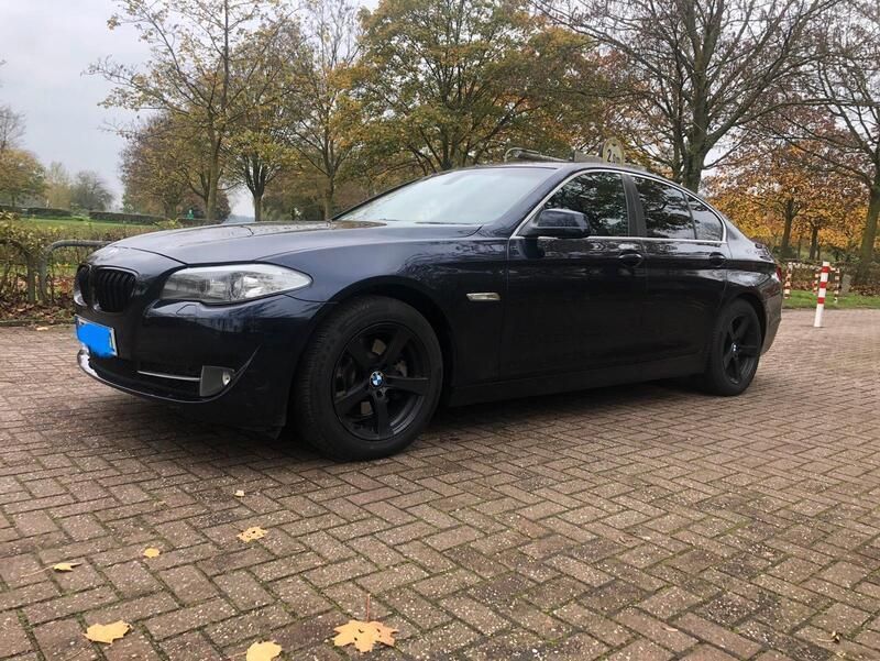 Blau Gebraucht 2013 BMW 520 Limousine | 9.000 € (Superpreis) - Bild 1/4