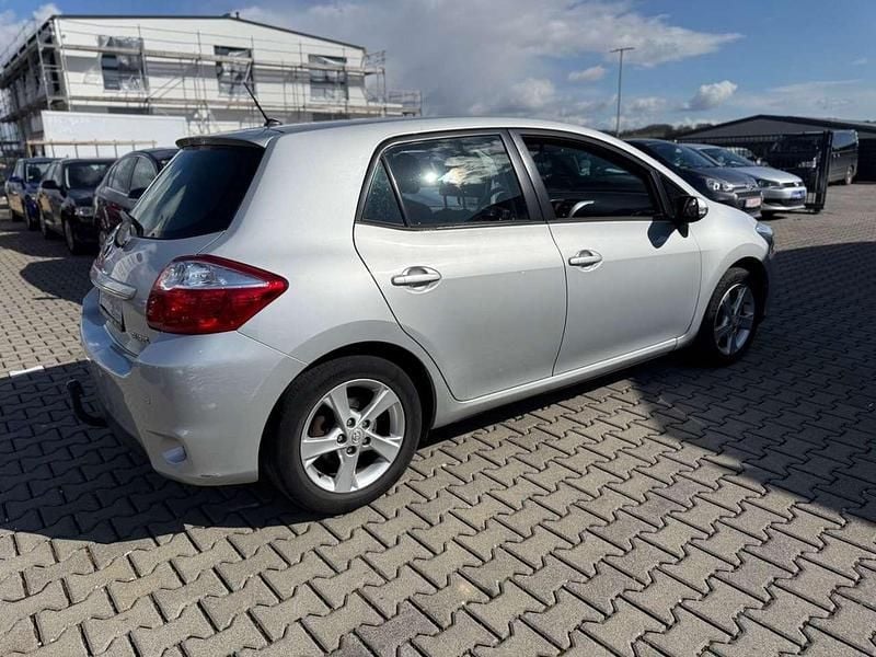Gebraucht Toyota Auris Edition 132 PS (97 kW) 2011 Silber Kleinwagen