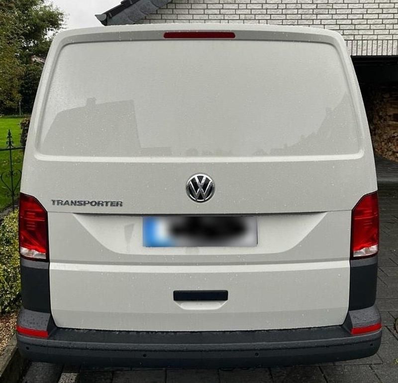 Gebraucht VW Transporter 110 PS (80 kW) 2023 Grau Van