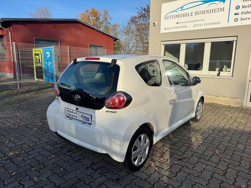 Gebraucht Toyota Aygo Cool 68 PS (50 kW) 2010 Weiß Kleinwagen