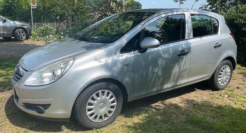 Używany Opel Corsa 80 KM (58 kW) 2009 Srebrny Hatchback